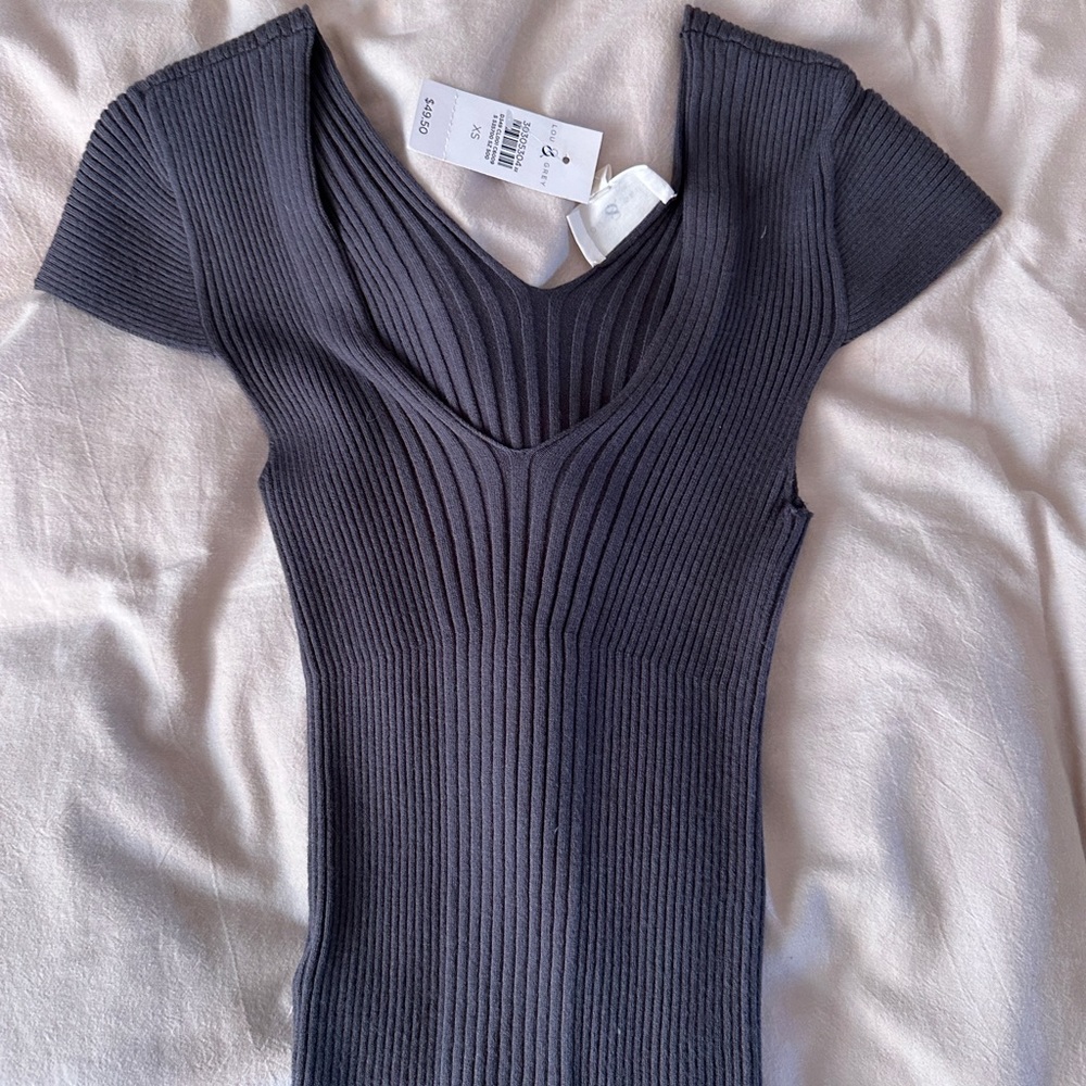 Small loft stretchy shirt